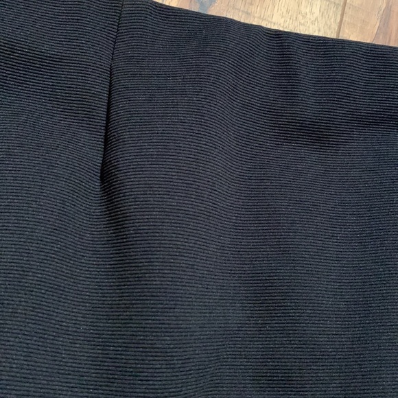 Emblem black skirt Large - Picture 2 of 9